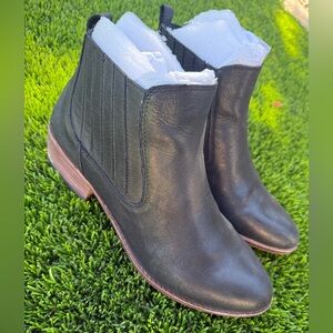 Gianni Bini Black Leather Stand Bye Ankle Boots - Size 10